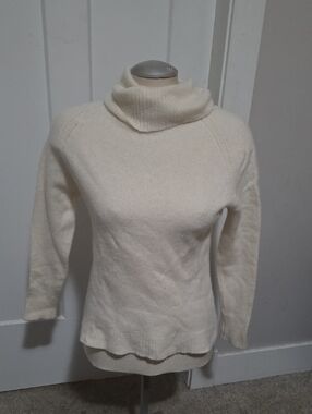 100% Cashmere Cream Turtleneck Sweater for Women Size L
